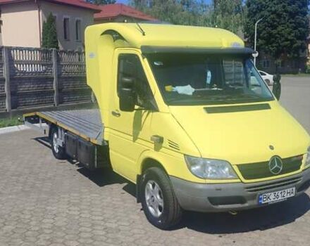 Желтый Мерседес Sprinter, объемом двигателя 2.7 л и пробегом 329 тыс. км за 18000 $, фото 1 на Automoto.ua