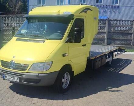 Желтый Мерседес Sprinter, объемом двигателя 2.7 л и пробегом 329 тыс. км за 18000 $, фото 2 на Automoto.ua