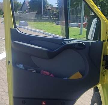 Желтый Мерседес Sprinter, объемом двигателя 2.7 л и пробегом 329 тыс. км за 19000 $, фото 15 на Automoto.ua