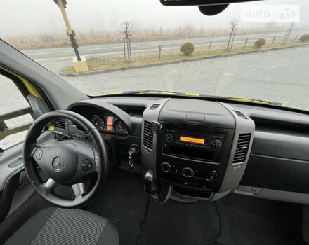 Желтый Мерседес Sprinter, объемом двигателя 2.99 л и пробегом 389 тыс. км за 28700 $, фото 43 на Automoto.ua