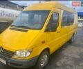 Желтый Мерседес Sprinter, объемом двигателя 2.69 л и пробегом 500 тыс. км за 10000 $, фото 1 на Automoto.ua