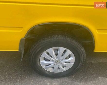 Желтый Мерседес Sprinter, объемом двигателя 2.69 л и пробегом 500 тыс. км за 10000 $, фото 2 на Automoto.ua