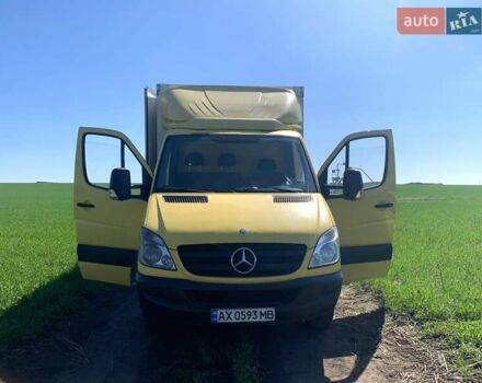 Желтый Мерседес Sprinter, объемом двигателя 2.2 л и пробегом 270 тыс. км за 14900 $, фото 4 на Automoto.ua