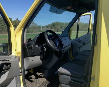Желтый Мерседес Sprinter, объемом двигателя 2.2 л и пробегом 270 тыс. км за 14900 $, фото 3 на Automoto.ua