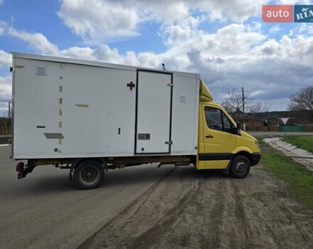 Желтый Мерседес Sprinter, объемом двигателя 2.2 л и пробегом 270 тыс. км за 14900 $, фото 2 на Automoto.ua