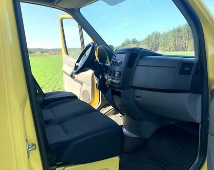 Желтый Мерседес Sprinter, объемом двигателя 2.2 л и пробегом 270 тыс. км за 14900 $, фото 5 на Automoto.ua