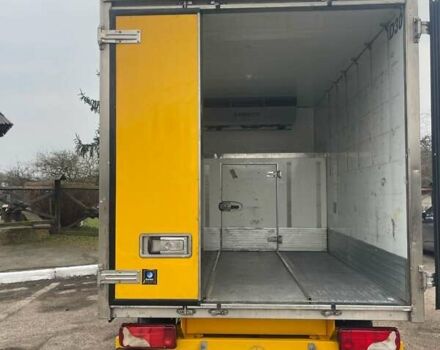 Желтый Мерседес Sprinter, объемом двигателя 2.2 л и пробегом 280 тыс. км за 18762 $, фото 8 на Automoto.ua