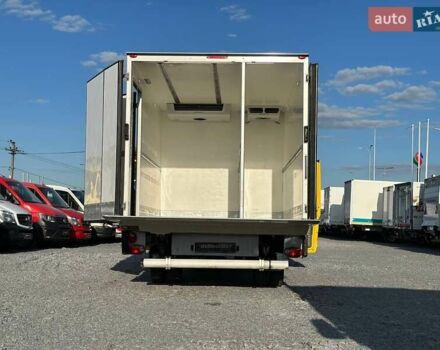Желтый Мерседес Sprinter, объемом двигателя 2.2 л и пробегом 195 тыс. км за 27900 $, фото 26 на Automoto.ua
