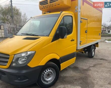 Желтый Мерседес Sprinter, объемом двигателя 2.2 л и пробегом 280 тыс. км за 18762 $, фото 3 на Automoto.ua