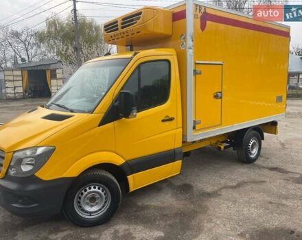 Желтый Мерседес Sprinter, объемом двигателя 2.2 л и пробегом 280 тыс. км за 18762 $, фото 4 на Automoto.ua