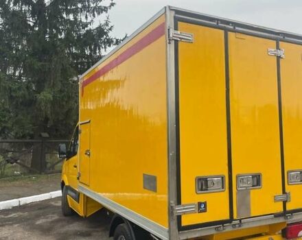Желтый Мерседес Sprinter, объемом двигателя 2.2 л и пробегом 280 тыс. км за 18762 $, фото 7 на Automoto.ua
