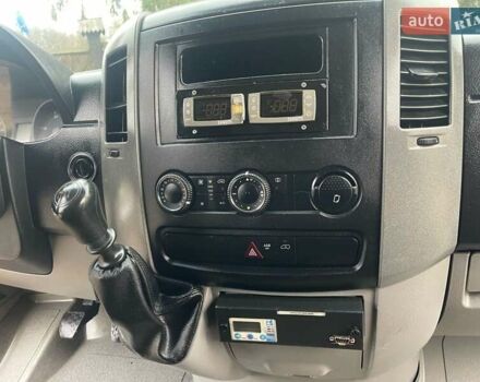 Желтый Мерседес Sprinter, объемом двигателя 2.2 л и пробегом 280 тыс. км за 18762 $, фото 28 на Automoto.ua