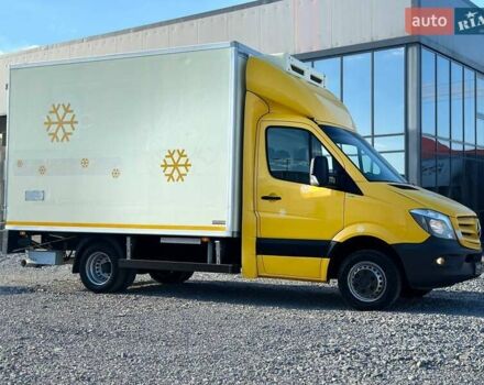 Желтый Мерседес Sprinter, объемом двигателя 2.2 л и пробегом 195 тыс. км за 27900 $, фото 2 на Automoto.ua