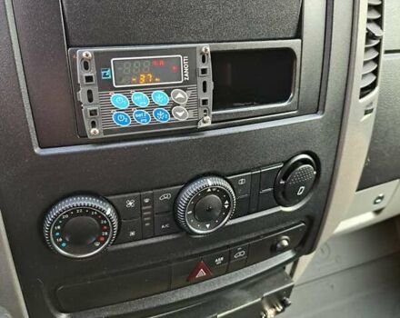 Желтый Мерседес Sprinter, объемом двигателя 2.2 л и пробегом 307 тыс. км за 19300 $, фото 16 на Automoto.ua