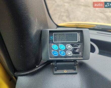 Жовтий Мерседес Sprinter, об'ємом двигуна 2.1 л та пробігом 131 тис. км за 34900 $, фото 23 на Automoto.ua