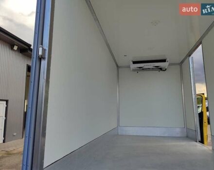 Желтый Мерседес Sprinter, объемом двигателя 2.1 л и пробегом 160 тыс. км за 34500 $, фото 19 на Automoto.ua