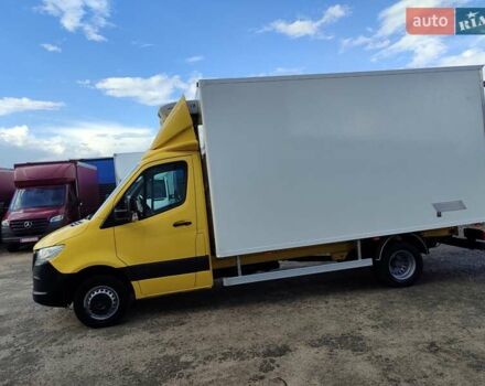 Желтый Мерседес Sprinter, объемом двигателя 2.1 л и пробегом 160 тыс. км за 34500 $, фото 1 на Automoto.ua