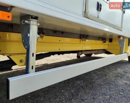 Желтый Мерседес Sprinter, объемом двигателя 2.1 л и пробегом 160 тыс. км за 34500 $, фото 12 на Automoto.ua