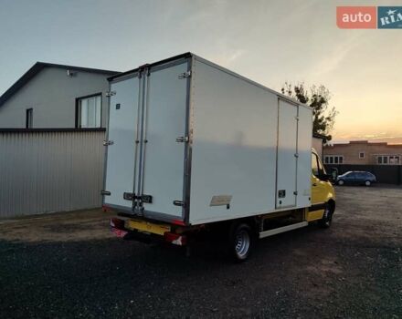 Желтый Мерседес Sprinter, объемом двигателя 2.1 л и пробегом 175 тыс. км за 34300 $, фото 4 на Automoto.ua
