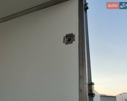 Желтый Мерседес Sprinter, объемом двигателя 2.1 л и пробегом 175 тыс. км за 34300 $, фото 8 на Automoto.ua