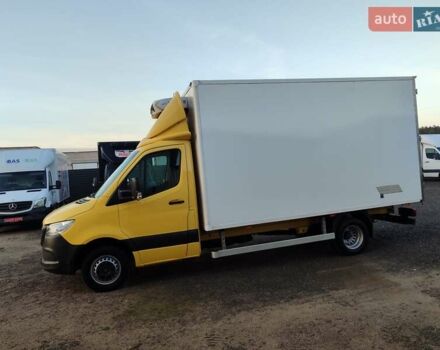 Желтый Мерседес Sprinter, объемом двигателя 2.1 л и пробегом 175 тыс. км за 34300 $, фото 1 на Automoto.ua