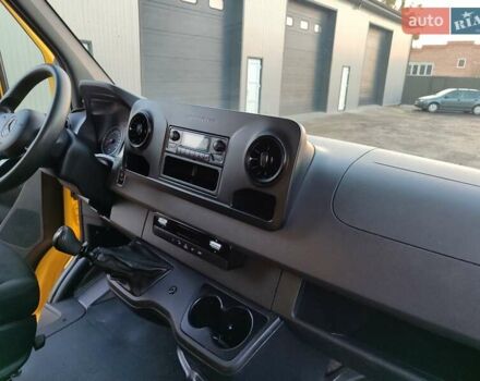 Желтый Мерседес Sprinter, объемом двигателя 2.1 л и пробегом 175 тыс. км за 34300 $, фото 22 на Automoto.ua