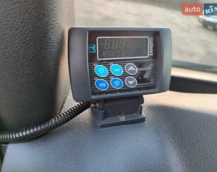 Желтый Мерседес Sprinter, объемом двигателя 2.1 л и пробегом 175 тыс. км за 34300 $, фото 26 на Automoto.ua