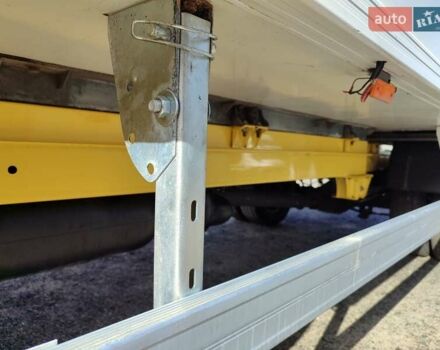 Желтый Мерседес Sprinter, объемом двигателя 2.1 л и пробегом 160 тыс. км за 34500 $, фото 13 на Automoto.ua