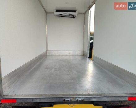 Желтый Мерседес Sprinter, объемом двигателя 2.1 л и пробегом 175 тыс. км за 34300 $, фото 12 на Automoto.ua