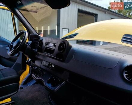 Желтый Мерседес Sprinter, объемом двигателя 2.1 л и пробегом 160 тыс. км за 34500 $, фото 25 на Automoto.ua