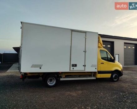Желтый Мерседес Sprinter, объемом двигателя 2.1 л и пробегом 175 тыс. км за 34300 $, фото 3 на Automoto.ua