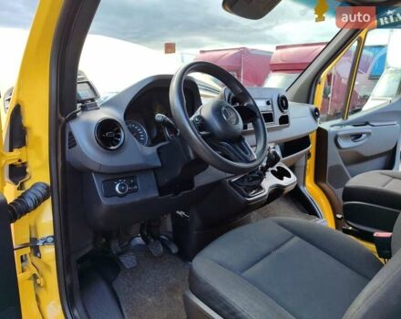 Желтый Мерседес Sprinter, объемом двигателя 2.1 л и пробегом 160 тыс. км за 34500 $, фото 28 на Automoto.ua