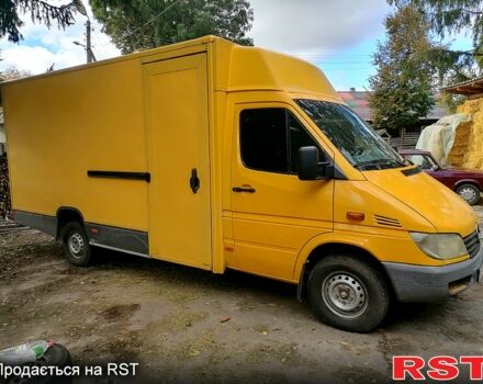 Желтый Мерседес Sprinter, объемом двигателя 2.1 л и пробегом 665 тыс. км за 9000 $, фото 1 на Automoto.ua