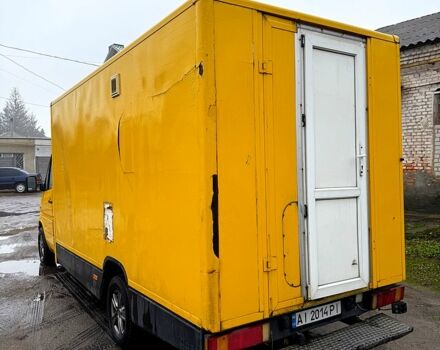 Желтый Мерседес Sprinter, объемом двигателя 2.2 л и пробегом 406 тыс. км за 5700 $, фото 4 на Automoto.ua