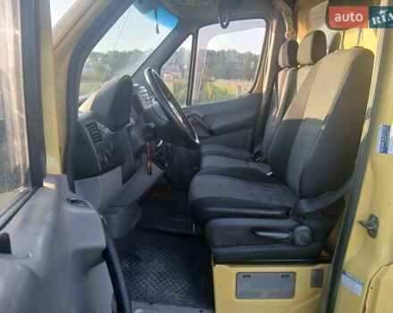Желтый Мерседес Sprinter, объемом двигателя 2.87 л и пробегом 397 тыс. км за 15500 $, фото 4 на Automoto.ua