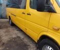 Желтый Мерседес Sprinter, объемом двигателя 2.2 л и пробегом 550 тыс. км за 10000 $, фото 3 на Automoto.ua