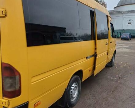 Желтый Мерседес Sprinter, объемом двигателя 2.2 л и пробегом 550 тыс. км за 10000 $, фото 8 на Automoto.ua