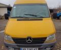 Желтый Мерседес Sprinter, объемом двигателя 2.2 л и пробегом 550 тыс. км за 10000 $, фото 1 на Automoto.ua