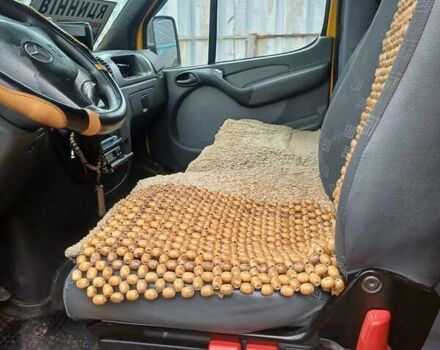 Желтый Мерседес Sprinter, объемом двигателя 2.2 л и пробегом 550 тыс. км за 10000 $, фото 5 на Automoto.ua