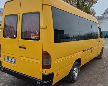 Желтый Мерседес Sprinter, объемом двигателя 2.2 л и пробегом 550 тыс. км за 10000 $, фото 6 на Automoto.ua