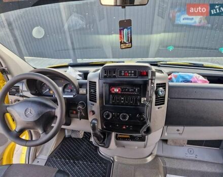 Желтый Мерседес Sprinter, объемом двигателя 2.14 л и пробегом 470 тыс. км за 30500 $, фото 5 на Automoto.ua