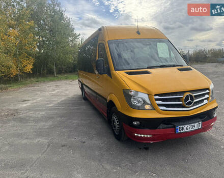Желтый Мерседес Sprinter, объемом двигателя 0 л и пробегом 84 тыс. км за 49800 $, фото 2 на Automoto.ua