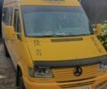 Желтый Мерседес Sprinter, объемом двигателя 2.9 л и пробегом 320 тыс. км за 6500 $, фото 1 на Automoto.ua