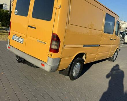 Желтый Мерседес Sprinter, объемом двигателя 2.2 л и пробегом 620 тыс. км за 6300 $, фото 6 на Automoto.ua