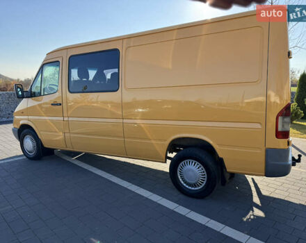 Желтый Мерседес Sprinter, объемом двигателя 2.2 л и пробегом 620 тыс. км за 6300 $, фото 56 на Automoto.ua