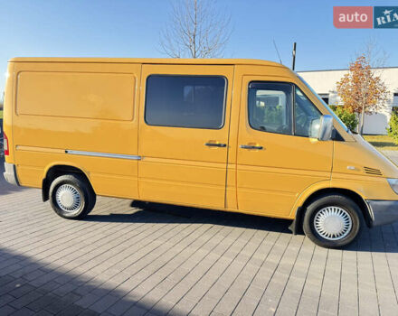 Желтый Мерседес Sprinter, объемом двигателя 2.2 л и пробегом 620 тыс. км за 6300 $, фото 2 на Automoto.ua