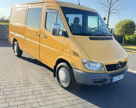 Желтый Мерседес Sprinter, объемом двигателя 2.2 л и пробегом 620 тыс. км за 6300 $, фото 14 на Automoto.ua