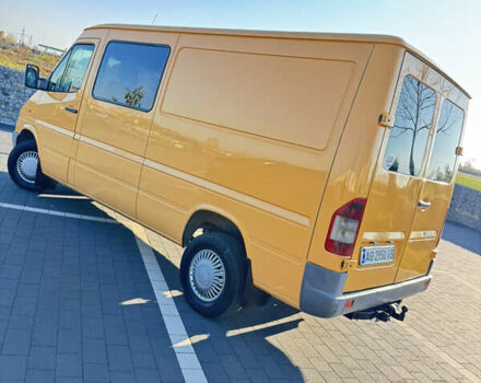 Желтый Мерседес Sprinter, объемом двигателя 2.2 л и пробегом 620 тыс. км за 6300 $, фото 16 на Automoto.ua