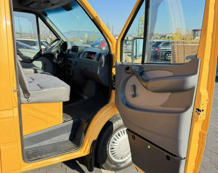 Желтый Мерседес Sprinter, объемом двигателя 2.2 л и пробегом 620 тыс. км за 6300 $, фото 44 на Automoto.ua