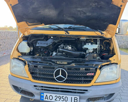 Желтый Мерседес Sprinter, объемом двигателя 2.2 л и пробегом 620 тыс. км за 6300 $, фото 3 на Automoto.ua